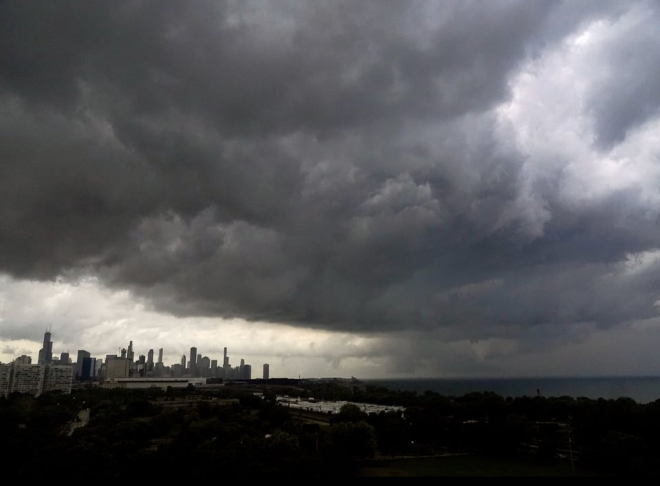 Tornado aterriza cerca del aeropuerto O’Hare de Chicago, interrumpiendo cientos de vuelos