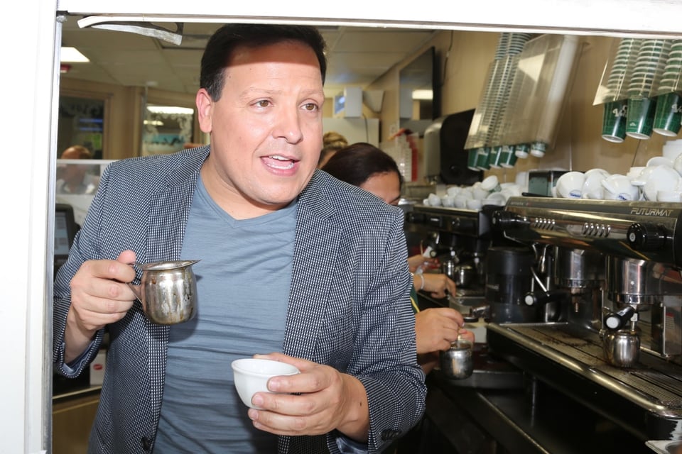 Harto de los señalamientos, Raúl González toma inesperada decisión respecto a su físico