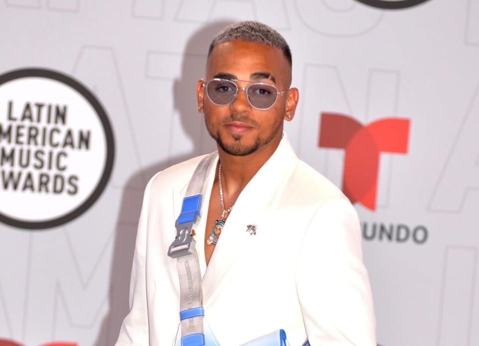 El cantante Ozuna es hospitalizado de emergencia