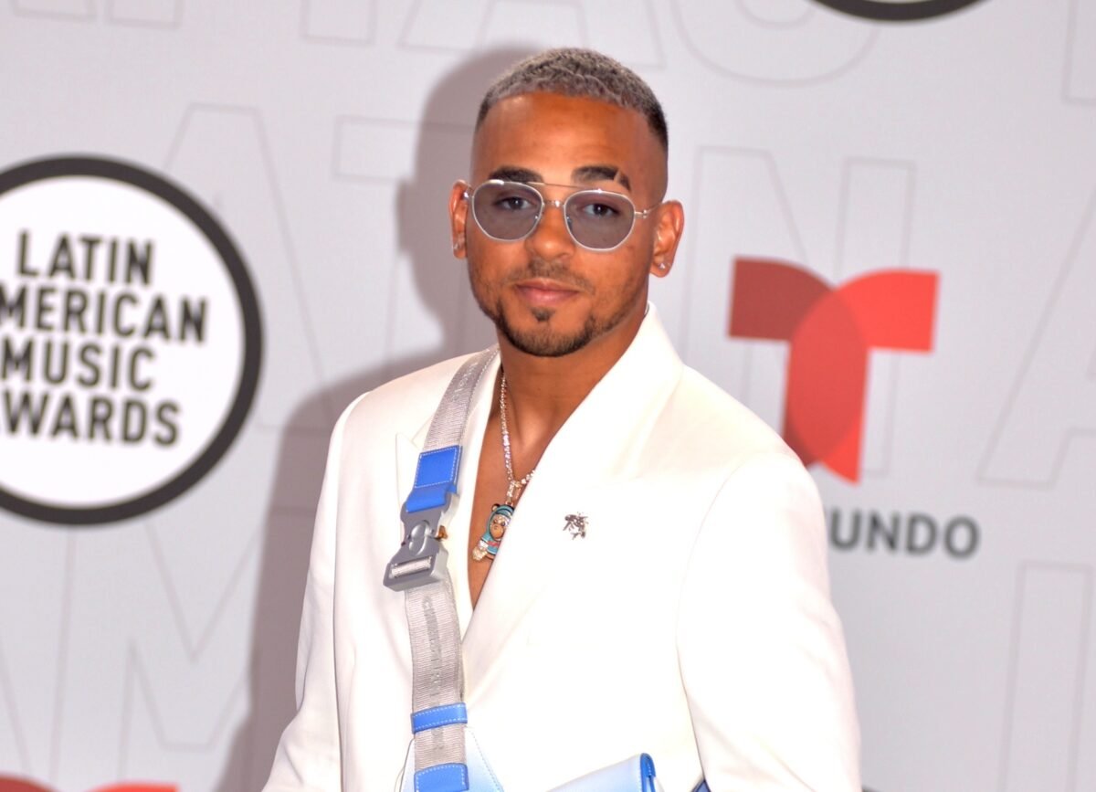 El cantante Ozuna es hospitalizado de emergencia