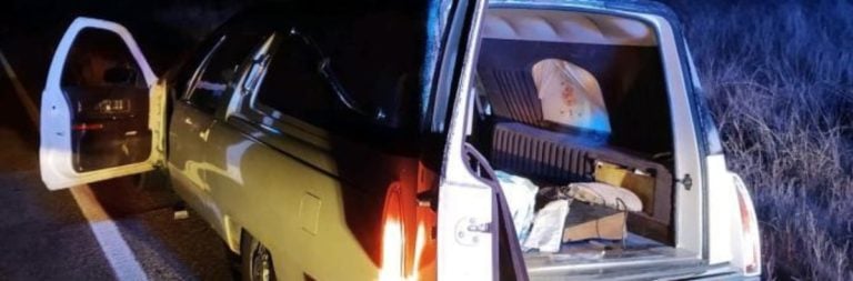 Patrulla Fronteriza incauta carroza fúnebre al descubrir migrantes dentro de ella