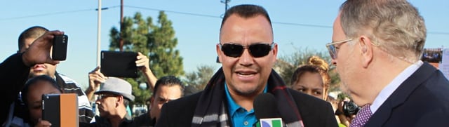 Jenni Rivera’s pastor brother shows his wife in a swimsuit and asks for forgiveness