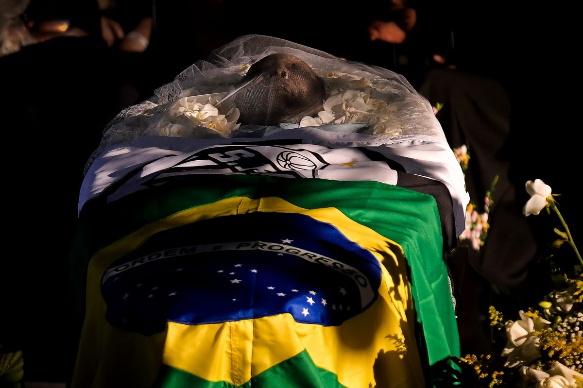 The first images of Pelé’s body from his wake