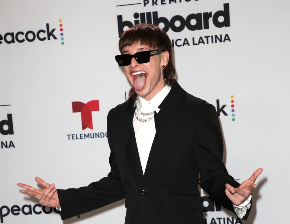 escenario, romance, pareja, Premios Billboard, cantantes, mundonow