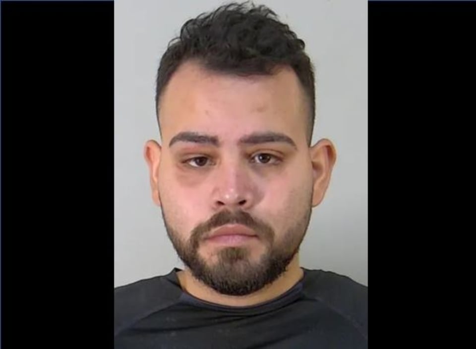 Con uniforme y en patrulla, atrapan al oficial Oscar Mayorga por DUI featured image