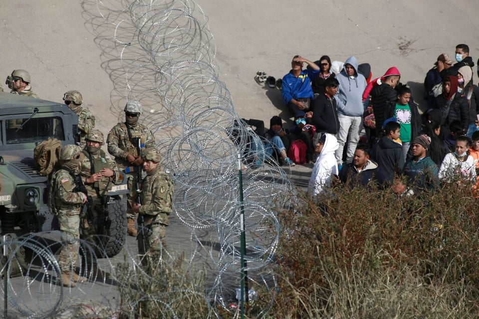 Juez de Texas bloquea retiro de alambre de púas en la frontera con México featured image