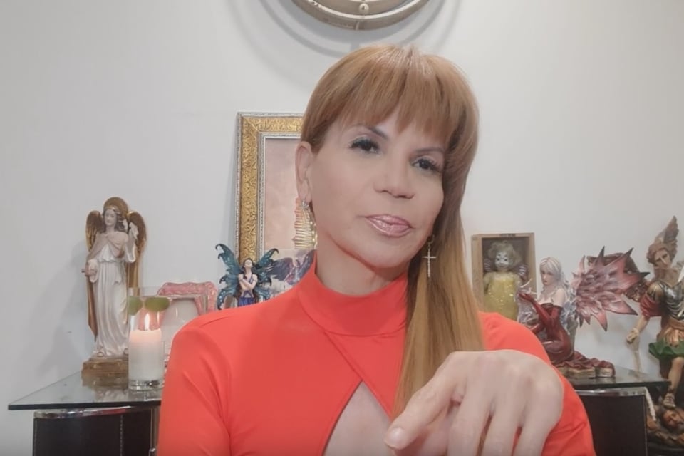 Inesperadas predicciones de Mhoni Vidente a unos días de terminar agosto
