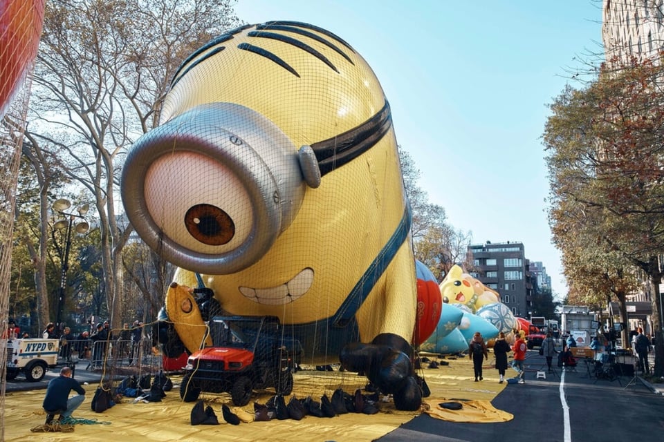 Miles disfrutan del desfile de globos gigantes en Nueva York