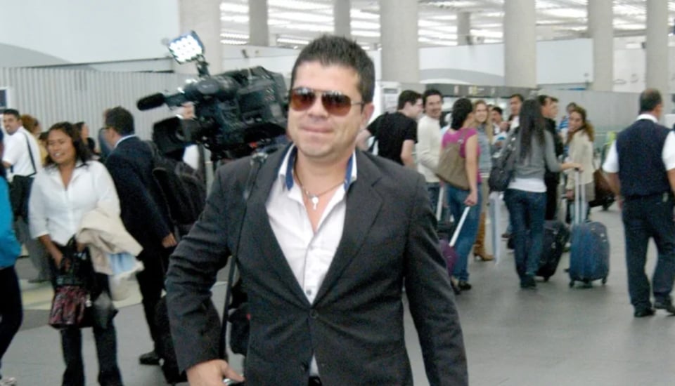 ¡Lo agarran en la movida! Jorge Medina es ‘cachado’ con otra mujer que no es su esposa (VIDEO)