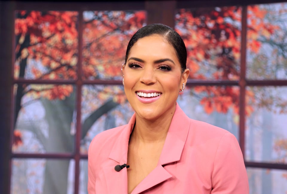Francisca Lachapel, labial rosa, Sonrisa perfecta, Color rosa vieja, Cabello recogido