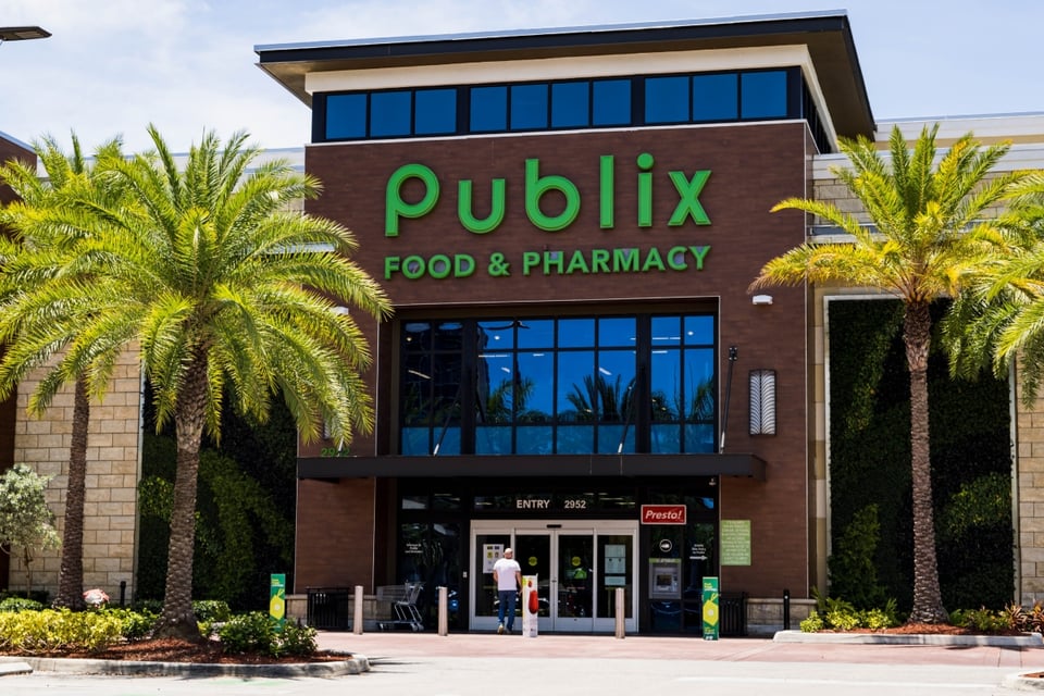 Hombre se prende fuego afuera de un Publix en Florida