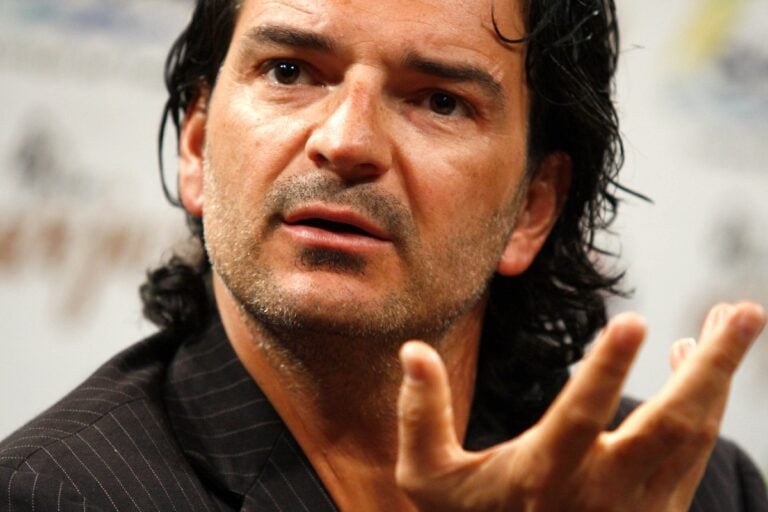 Ricardo Arjona cancela conciertos por crisis de salud