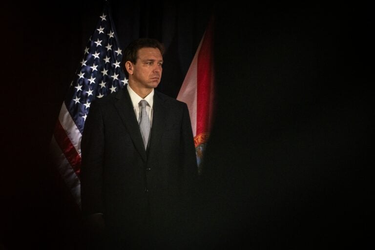 Anuncian primera demanda contra DeSantis por la nueva ley migratoria de Florida