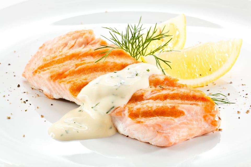 salmón al horno en salsa de eneldo, limón, eneldo, Sabor, MundoNOW