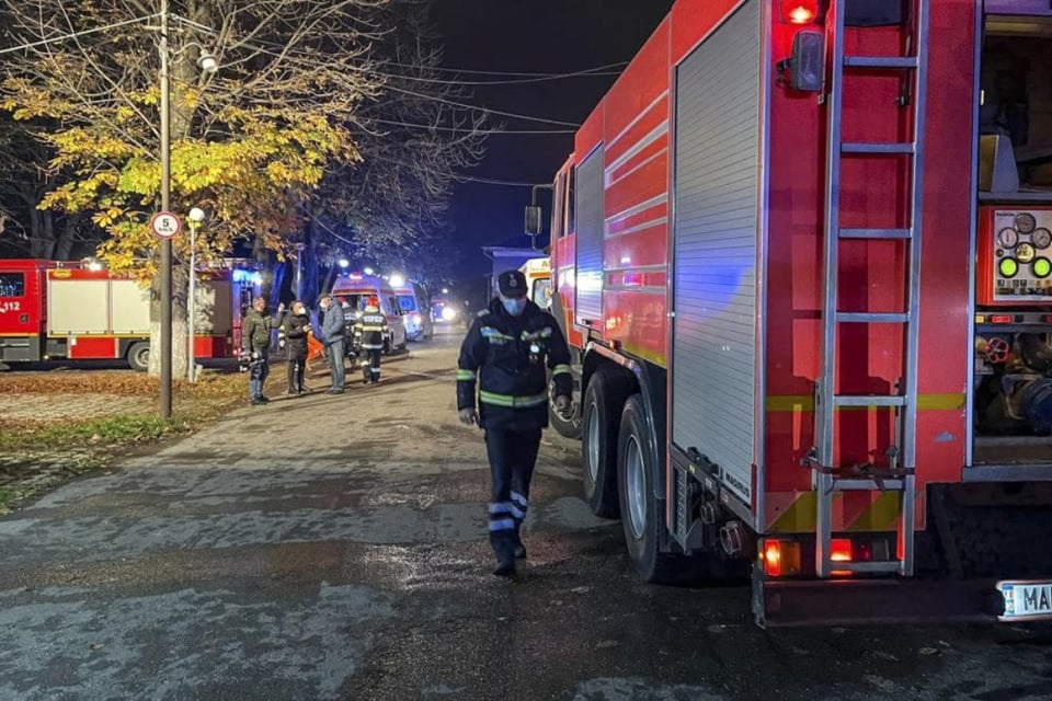 Incendio mortal en un hospital COVID-19 deja al menos 2 muertos en Rumania (FOTOS)