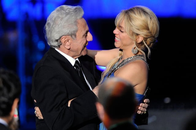 Shakira sorprende con viaje a Colombia por su padre