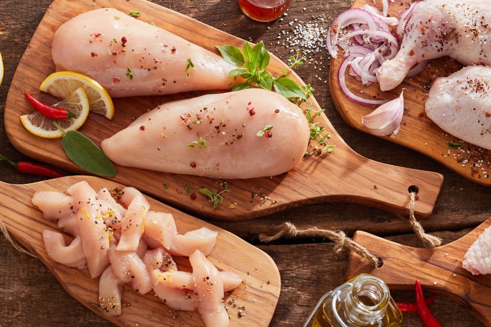 Ordenan recall de más de 15 toneladas de pechugas de pollo en EEUU featured image
