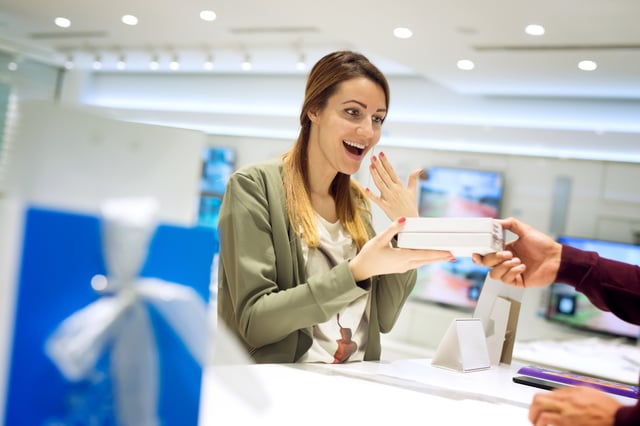 Razones por las que no debes tirar la caja de tu celular