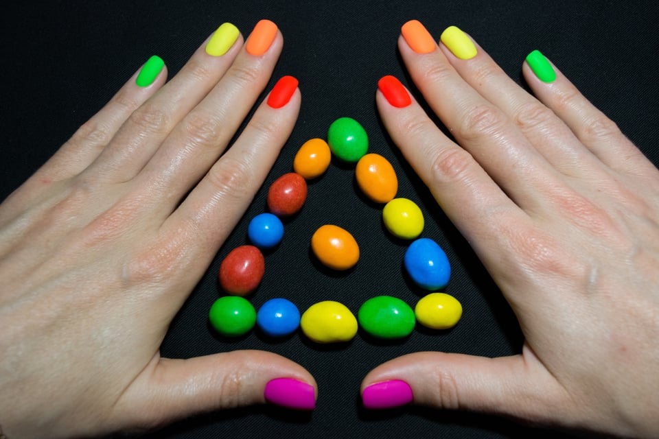 Estos son los diseños de uñas LGBT+ más virales en este 2022