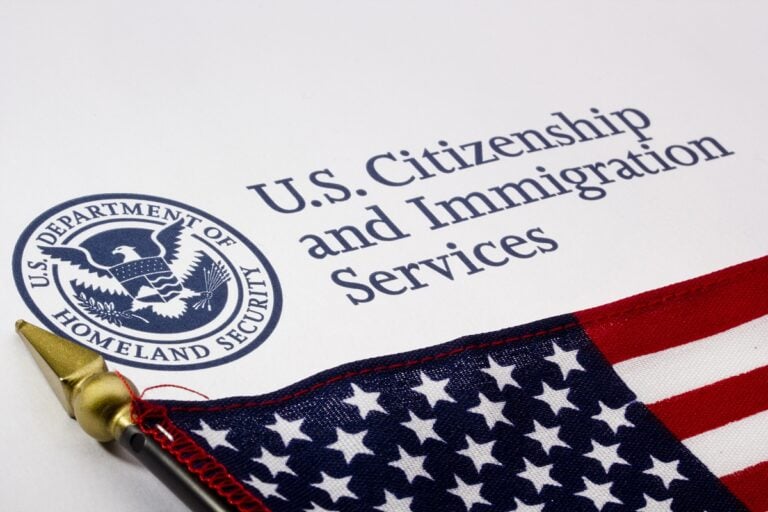 ¿Cómo revisar mi estatus migratorio?