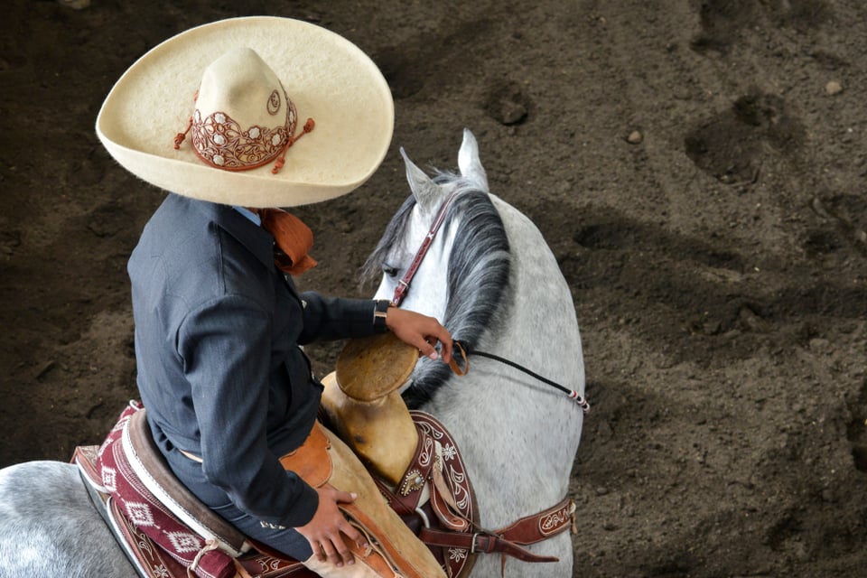 ‘El Charro’ muestra su proceso de recuperación contra las adicciones y le llueven críticas (VIDEO)