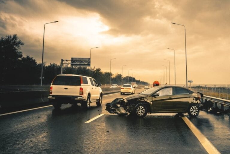 Fatal accidente en plena carretera deja múltiples muertos