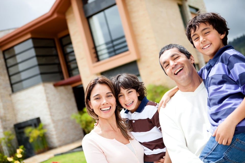 Inmobiliarias crean guía para que hispanos compren casas