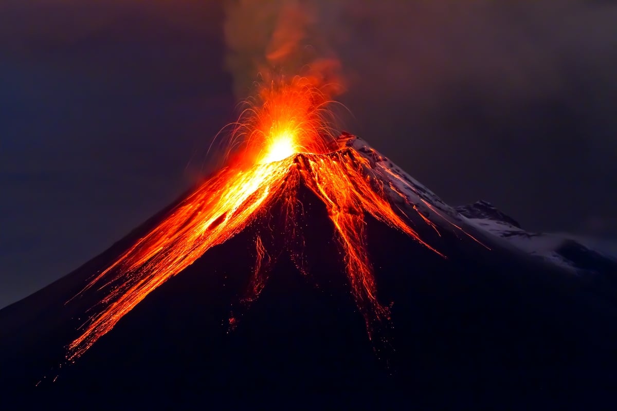 Impactante video del momento en que volcán hace erupción