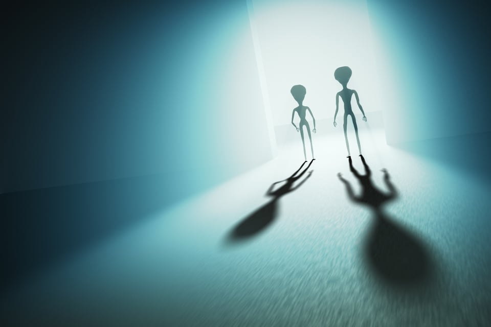 Localizan supuesto cadáver de un extraterrestre y desaparece momentos después (VIDEO) featured image