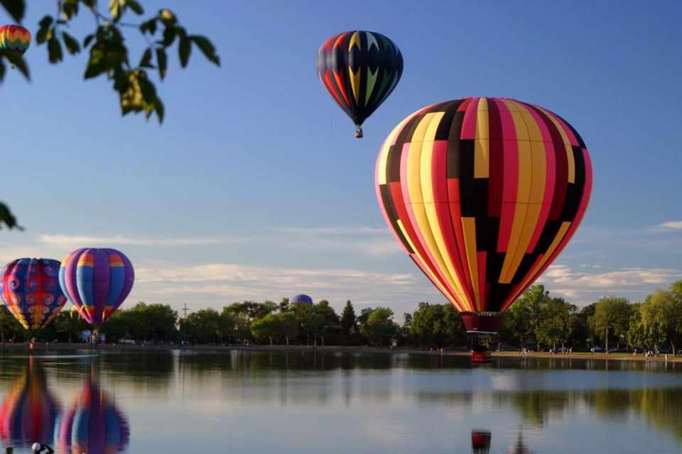Siete heridos al caer un globo aerostático y estallar en llamas