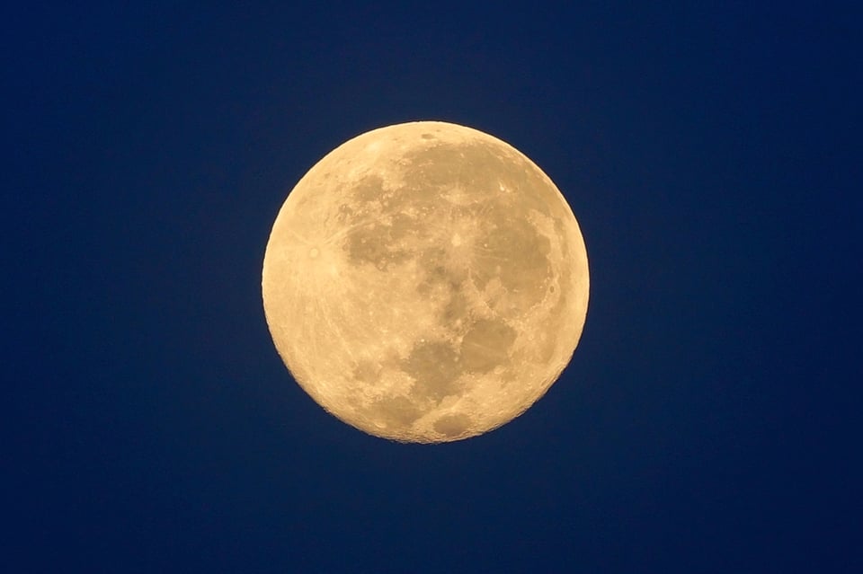 Mini luna temporal Tierra