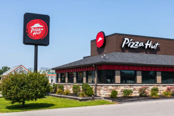 Domino's toma ventaja de la crisis de su rival