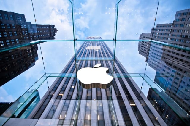 Has Apple patented a curved iMac made from glass?