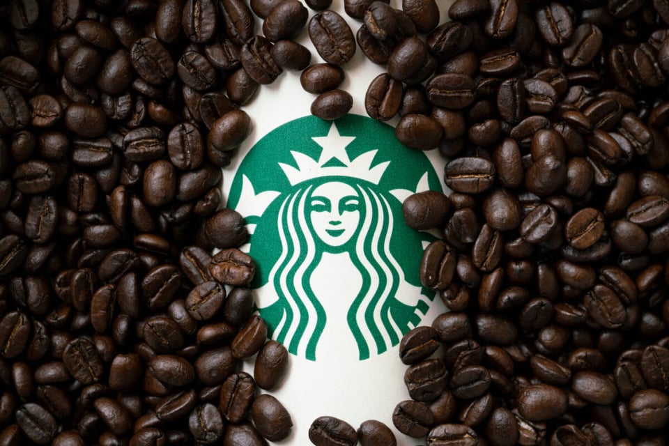 Starbucks, granos de café, vaso de café, MundoNOW, Pride