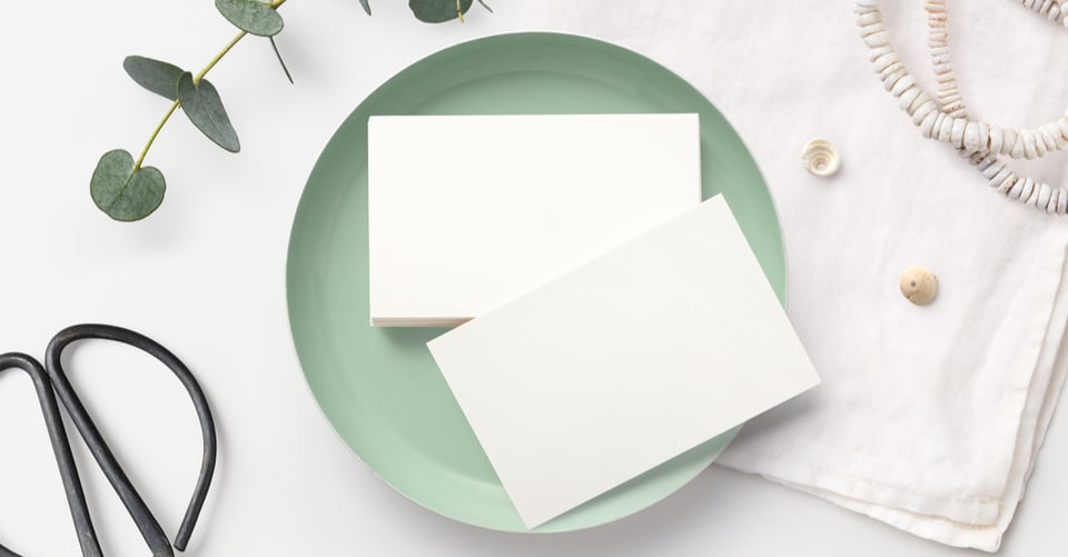 Levanta tu mano si tus tarjetas de presentación necesitan un cambio de imagen
