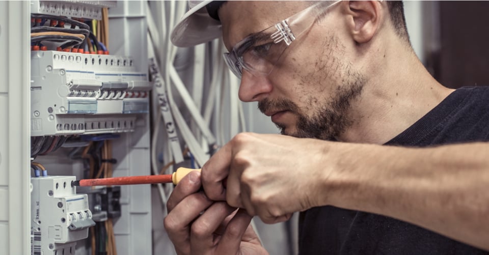 Cómo convertirte en electricista: 6 pasos para iniciar