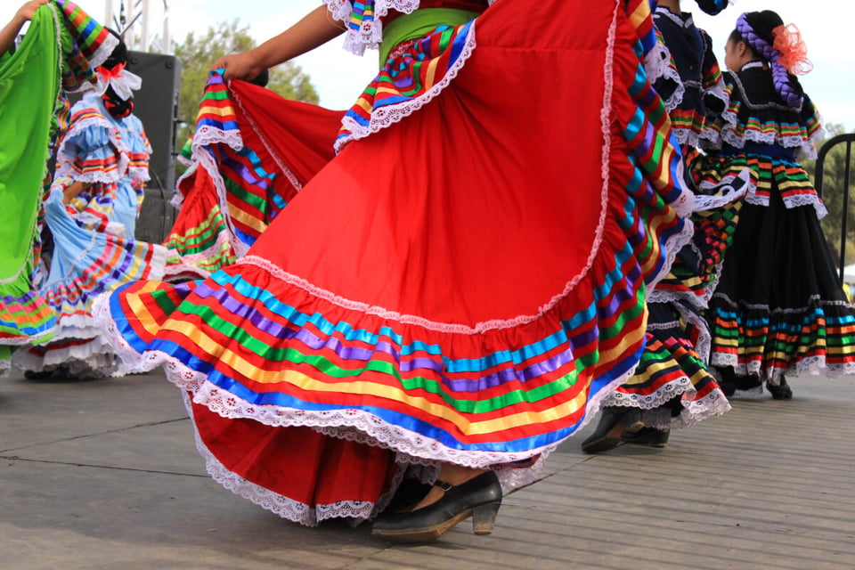 vestidos típicos, vestido típico Guadalajara, bailable LatinBest, MundoNOW