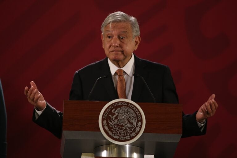 AMLO reaparece para decir que está bien de salud y Mhoni Vidente habla de su salud