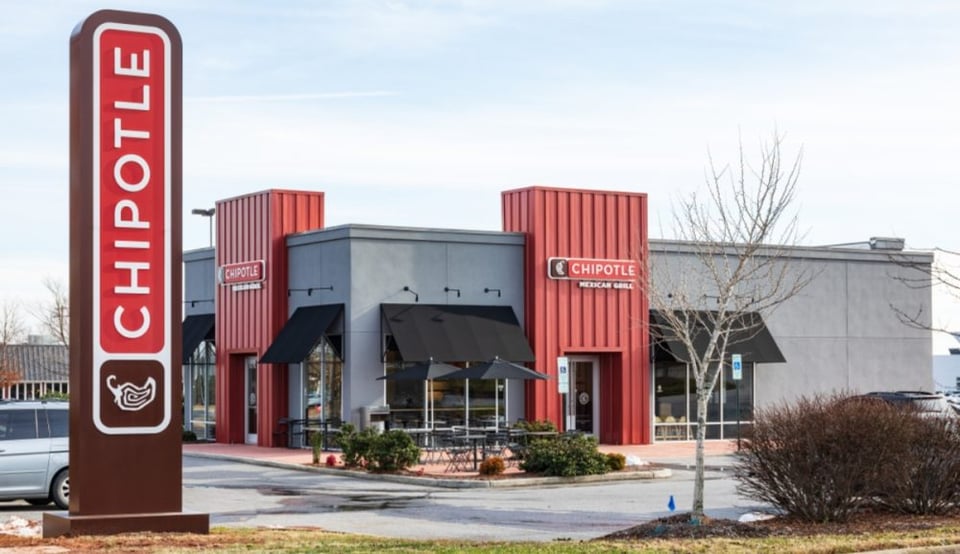 Tiroteo frente a Chipotle Mexican Grill deja 1 muerto y 2 heridos