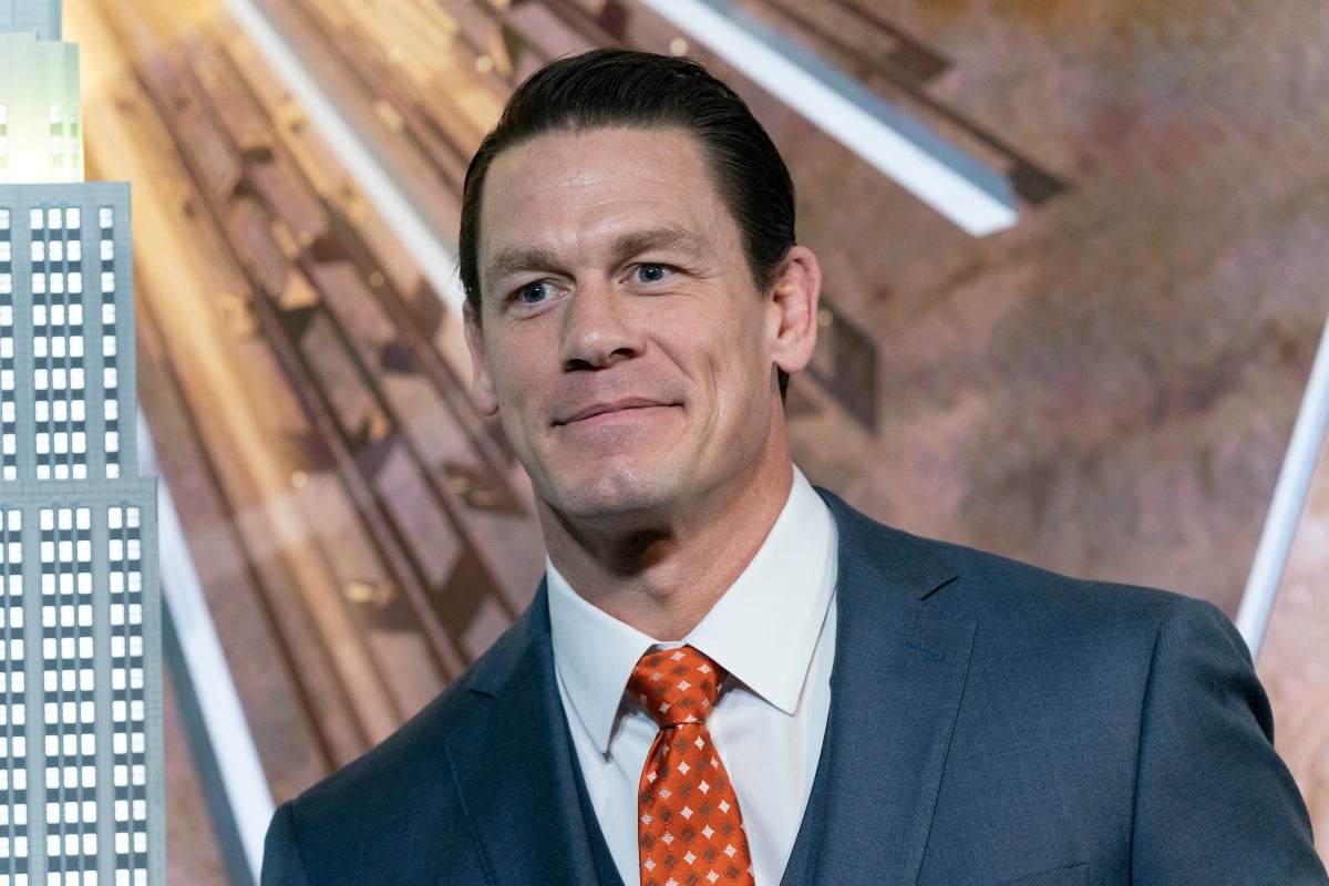 Captan a John Cena luciendo minifalda y tacones para su nueva película (FOTOS)