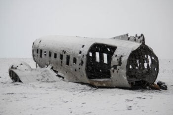Avión se estrella en aeropuerto