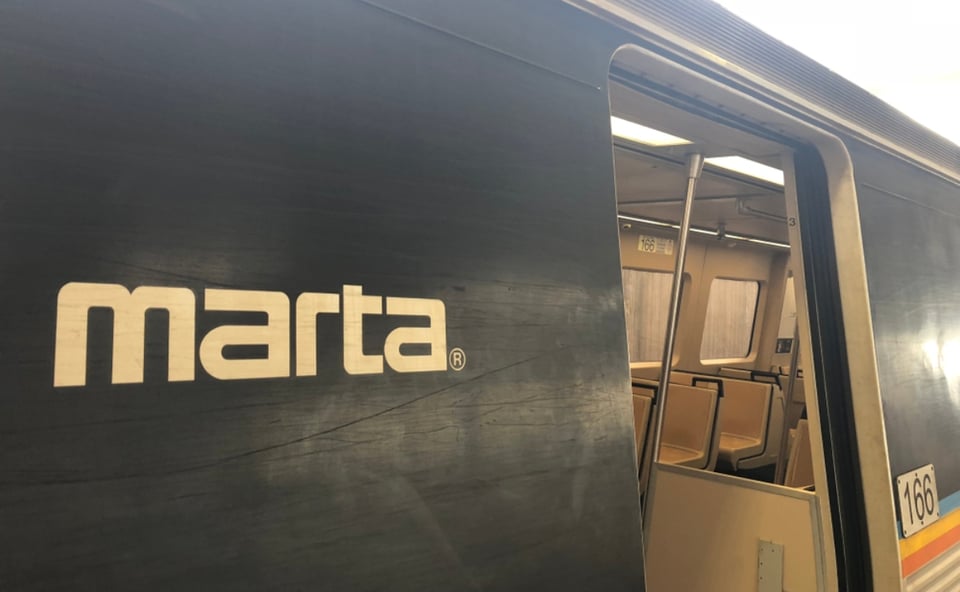 Hombre muere tras caer a las vías de MARTA en Georgia