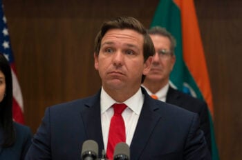 En tiempos de posible candidatura, Ron DeSantis recibe las peores noticias