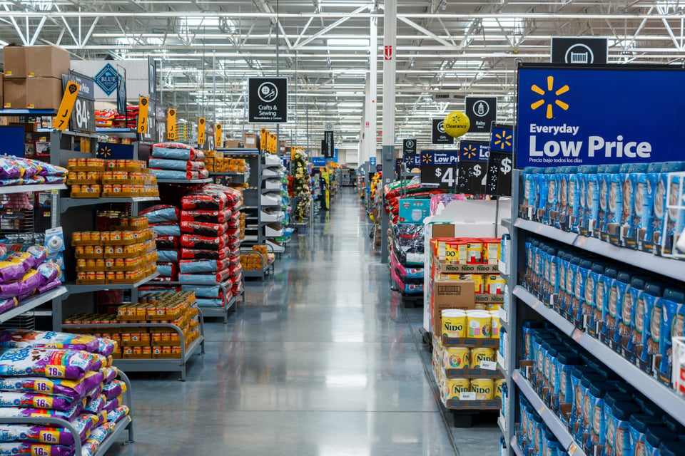 Arrestan a gerente de Walmart tras robar miles de dólares en sucursal de Chicago