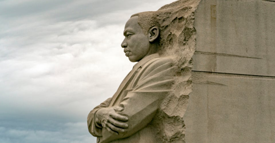 Reflexión sónica: 10 álbumes con música de justicia para escuchar en el Día de Martin Luther King Jr. featured image