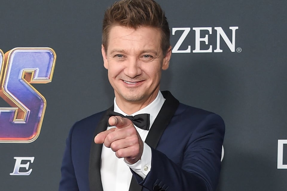 La estrella de Marvel, Jeremy Renner comparte foto desde el hospital (FOTO)