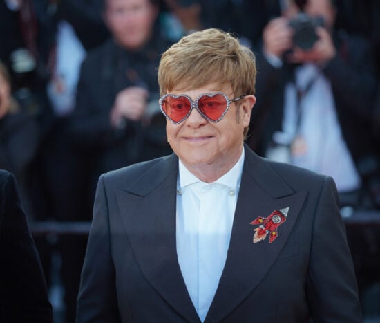 Cantante Elton John hospitalizado, Caída, Emergencias, Noticia, Redes sociales