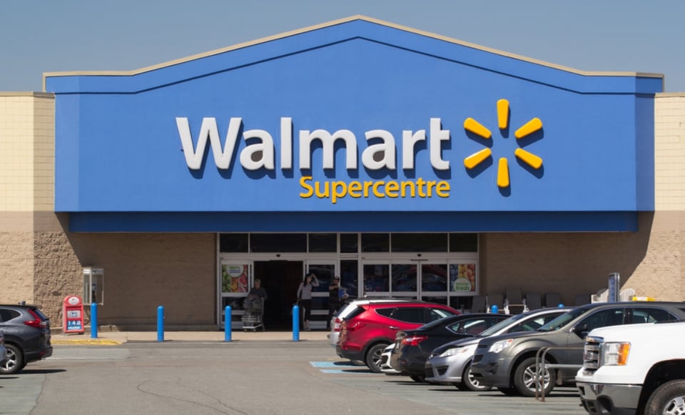 Tiroteo dentro de Walmart deja una víctima y el tirador sigue libre