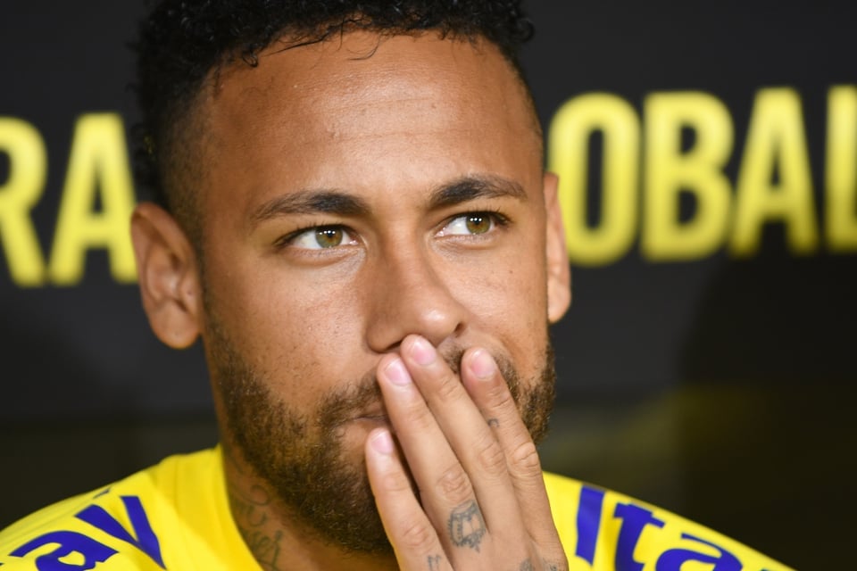Neymar reconoce que le fue infiel a su novia embarazada y manda mensaje