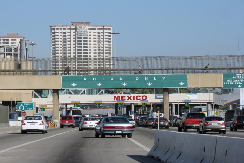 Extiende EEUU cierre parcial de frontera con México